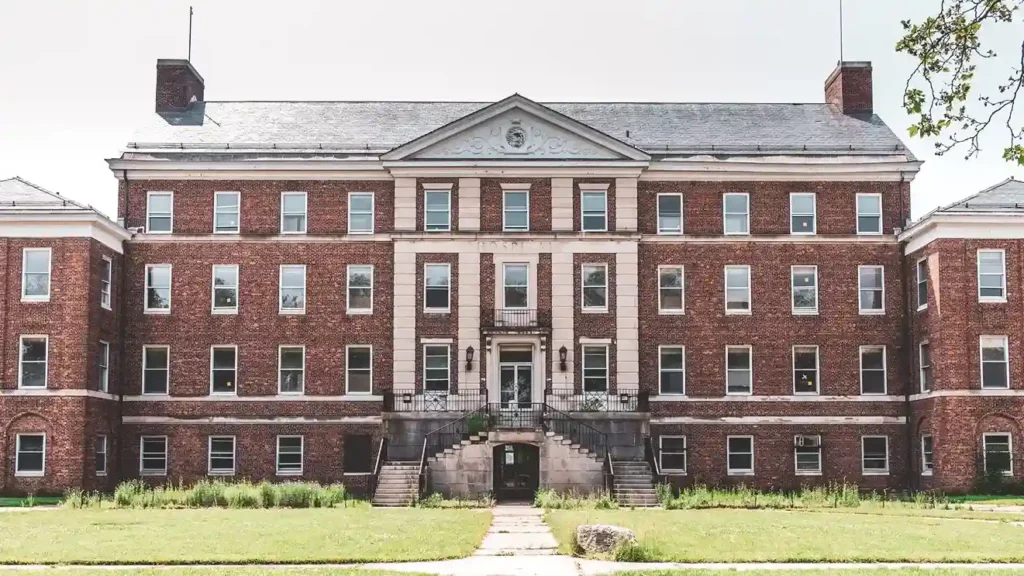  A classic brick academic building representing the excellence and prestige of the best construction management schools worldwide.